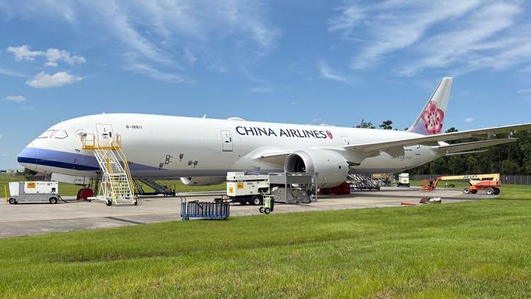 Pre - Order Phoenix 12050 1:400 China Airlines B787 - 9 B - 18811