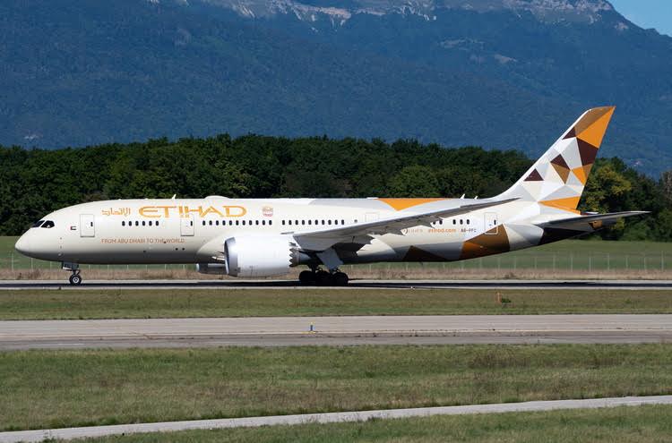 Pre - Order Phoenix 12065 1:400 Etihad Airways B787 - 8 A6 - PFC