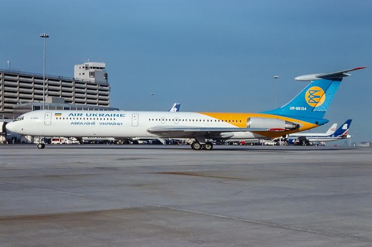 Pre - Order Phoenix 12069 1:400 Air Ukraine Il - 62M UR - 86134