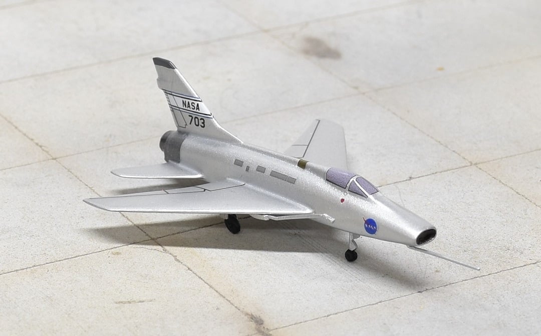 Pre - Order Sky Classics 1:200 SCF10001 North American F - 100 531703 Silver White Tail Band NASA