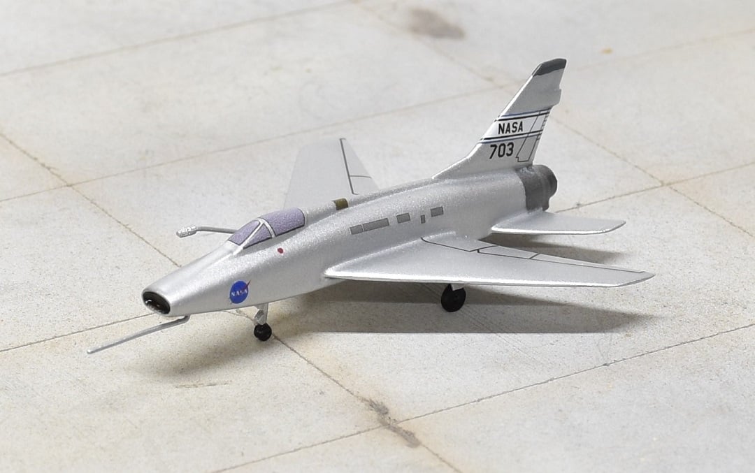 Pre - Order Sky Classics 1:200 SCF10001 North American F - 100 531703 Silver White Tail Band NASA