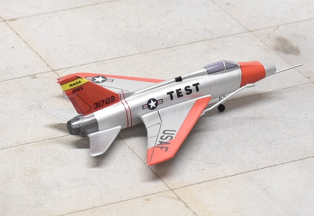 Pre - Order Sky Classics 1:200 SCF10002 North American F - 100C 531709 Silver/Orange NASA