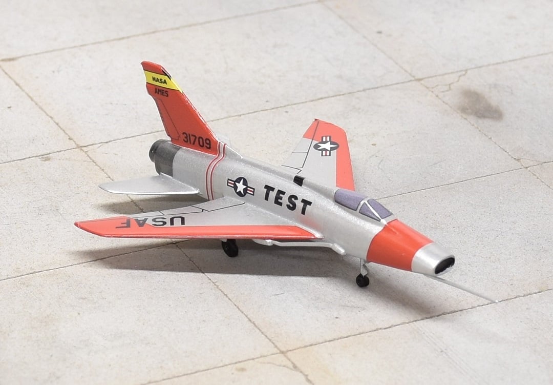 Pre - Order Sky Classics 1:200 SCF10002 North American F - 100C 531709 Silver/Orange NASA