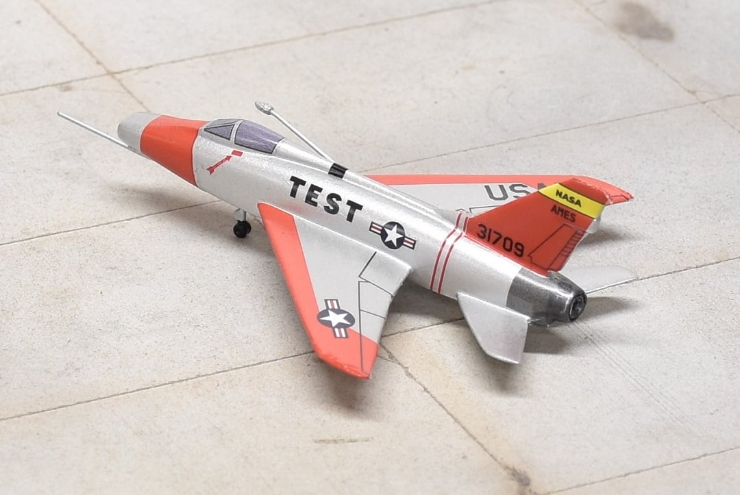 Pre - Order Sky Classics 1:200 SCF10002 North American F - 100C 531709 Silver/Orange NASA