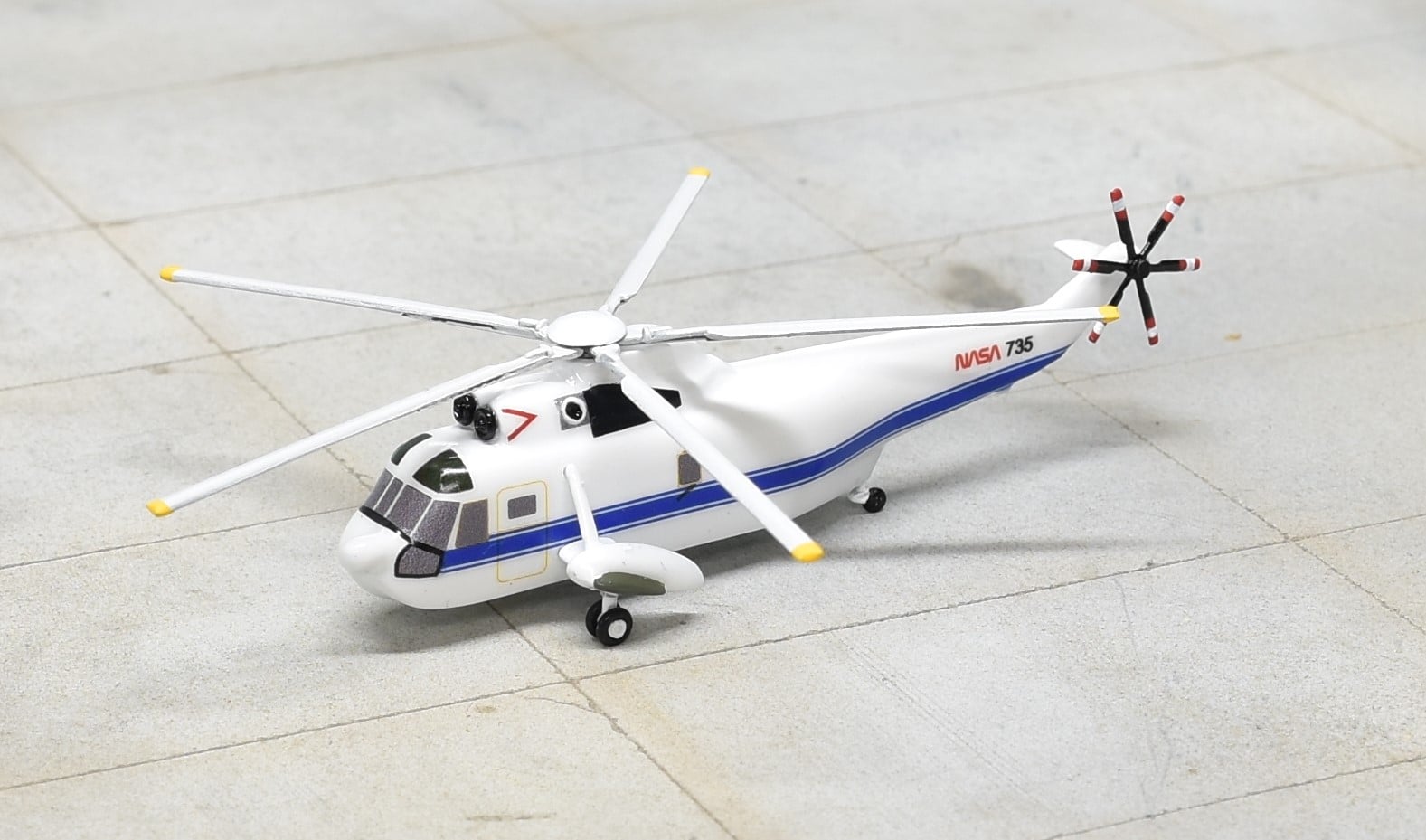 Sky Classics SC2SK02 1:200 SH-3G Sea King 149732 Nasa Ames Research Ce ...