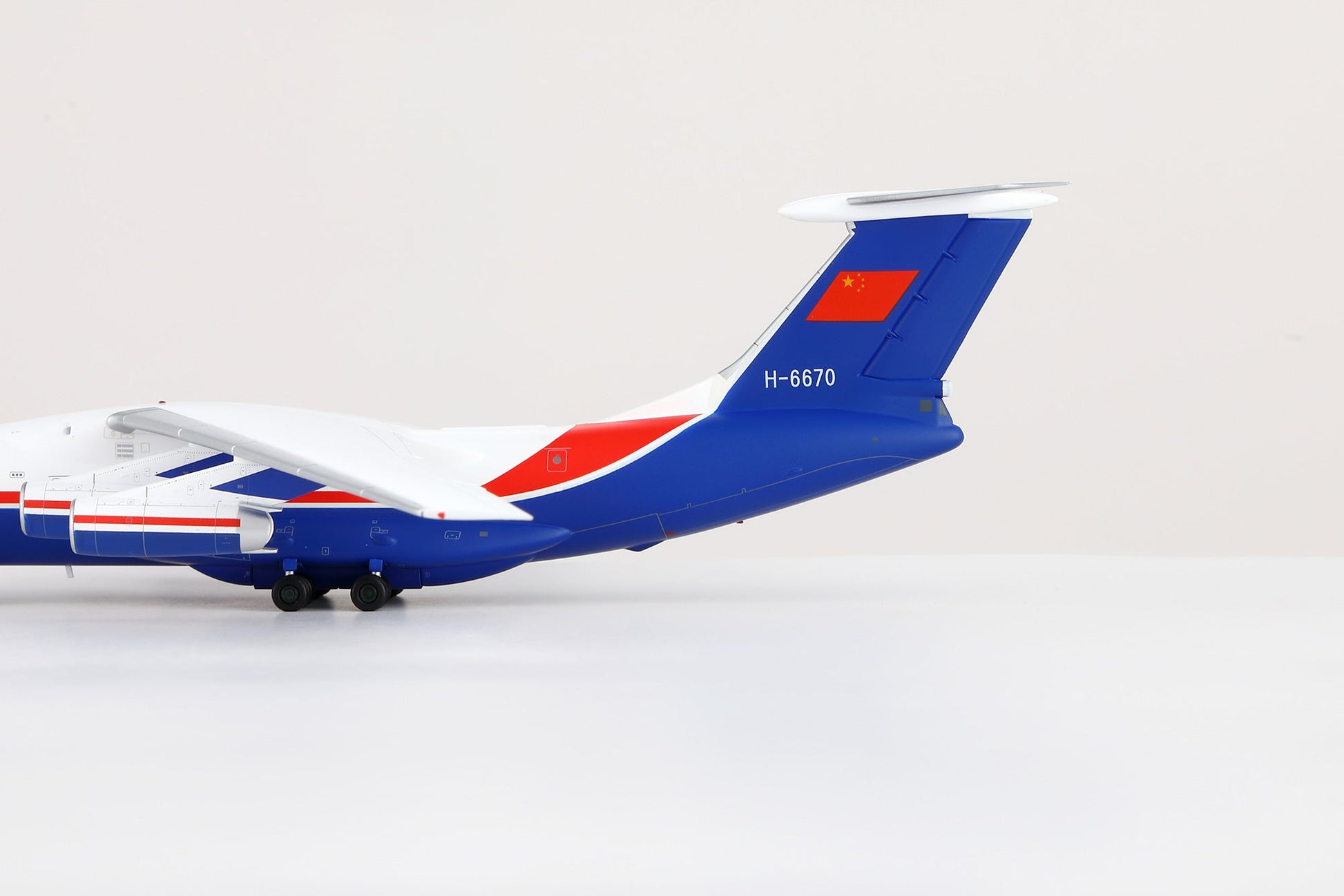 Pre-Order SQ Wings L2094 1:200 IL-76 IL-76 H-6670