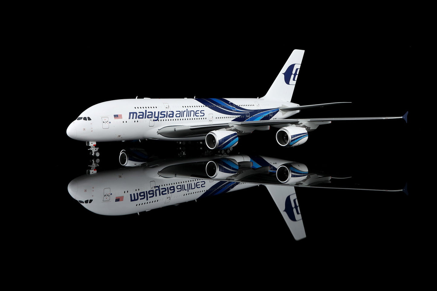 Pre-Order SQ Wings L2151 1:200 Malaysia Airlines A380 9M-MNB