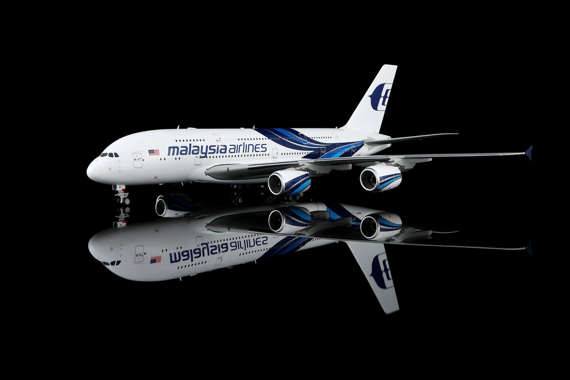 Pre-Order SQ Wings L2151 1:200 Malaysia Airlines A380 9M-MNB