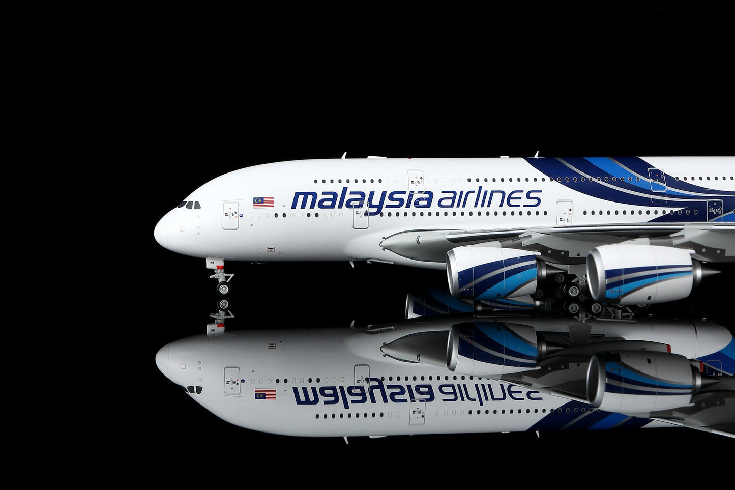 Pre-Order SQ Wings L2151 1:200 Malaysia Airlines A380 9M-MNB