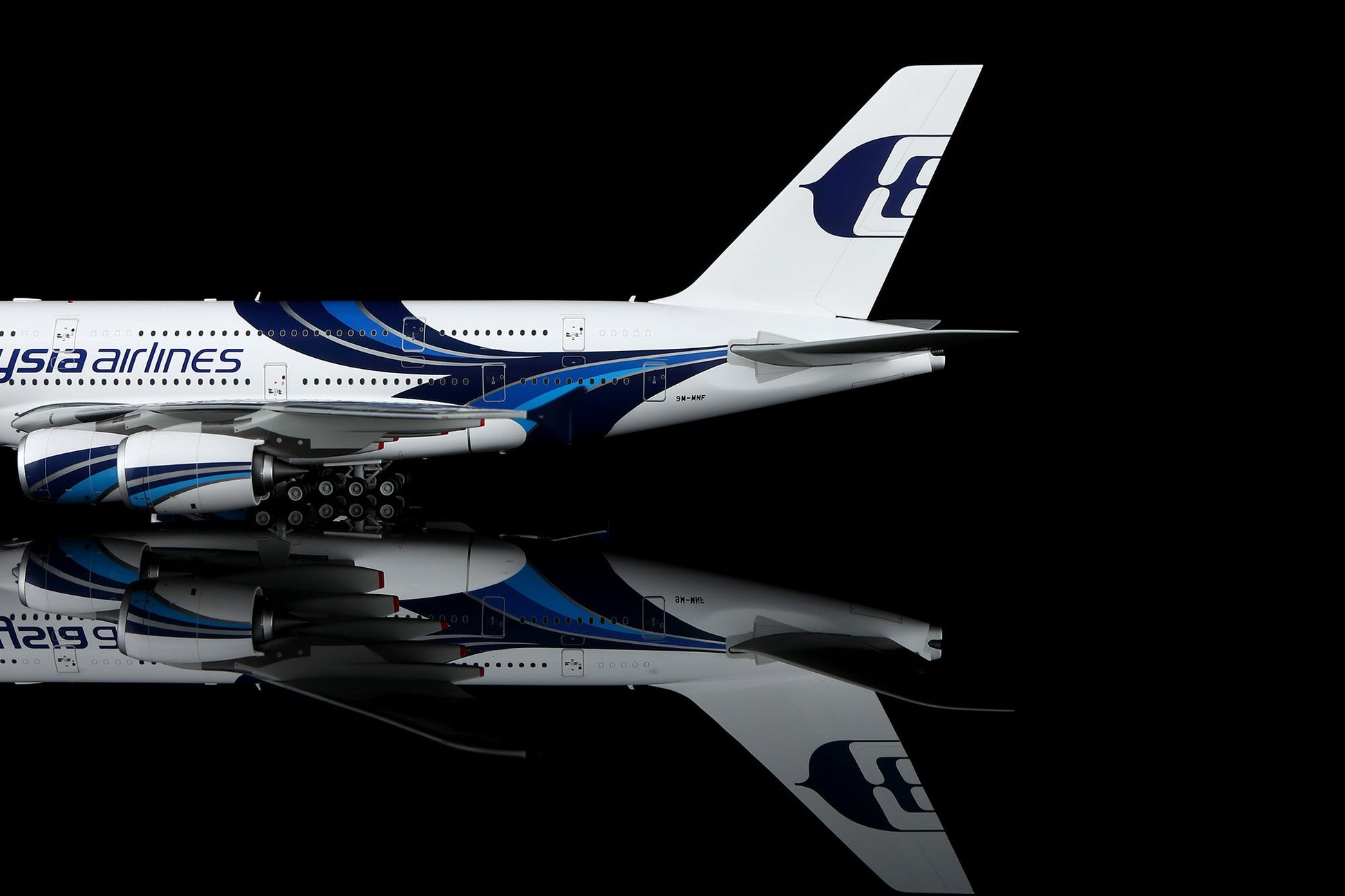 Pre-Order SQ Wings L2152 1:200 Malaysia Airlines A380 9M-MNF