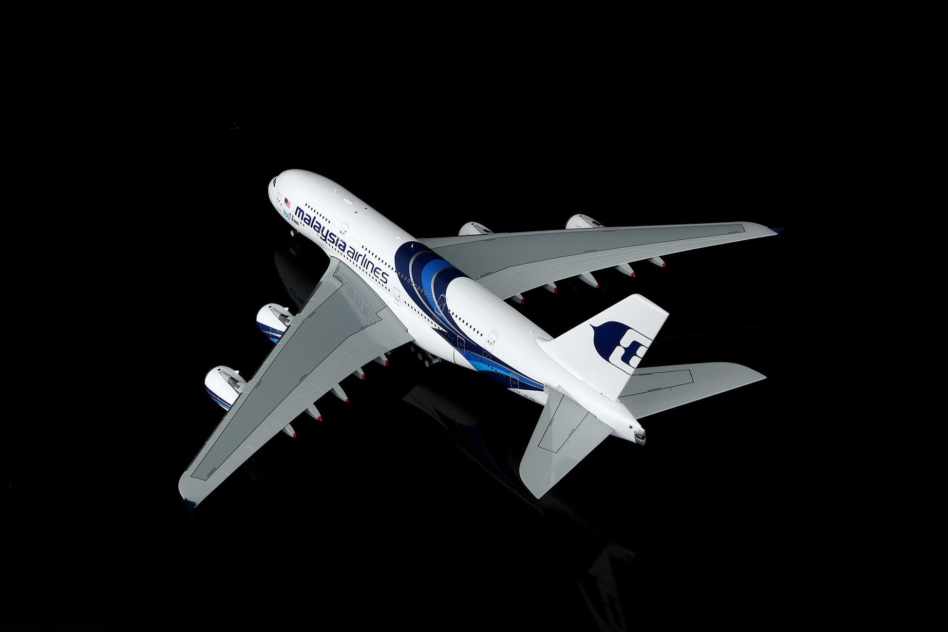 Pre-Order SQ Wings L2152 1:200 Malaysia Airlines A380 9M-MNF