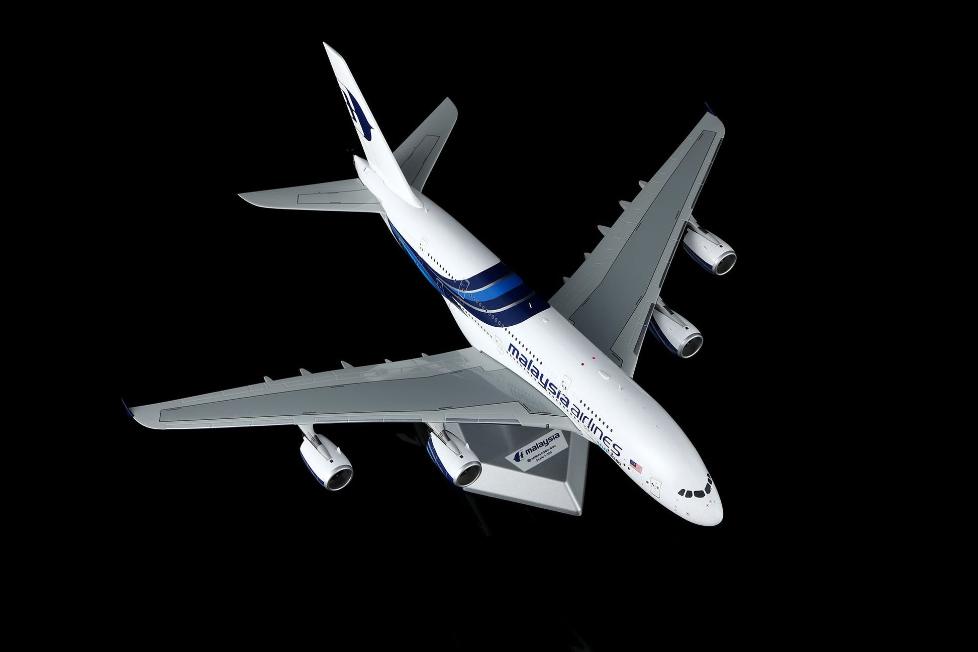 Pre-Order SQ Wings L2152 1:200 Malaysia Airlines A380 9M-MNF