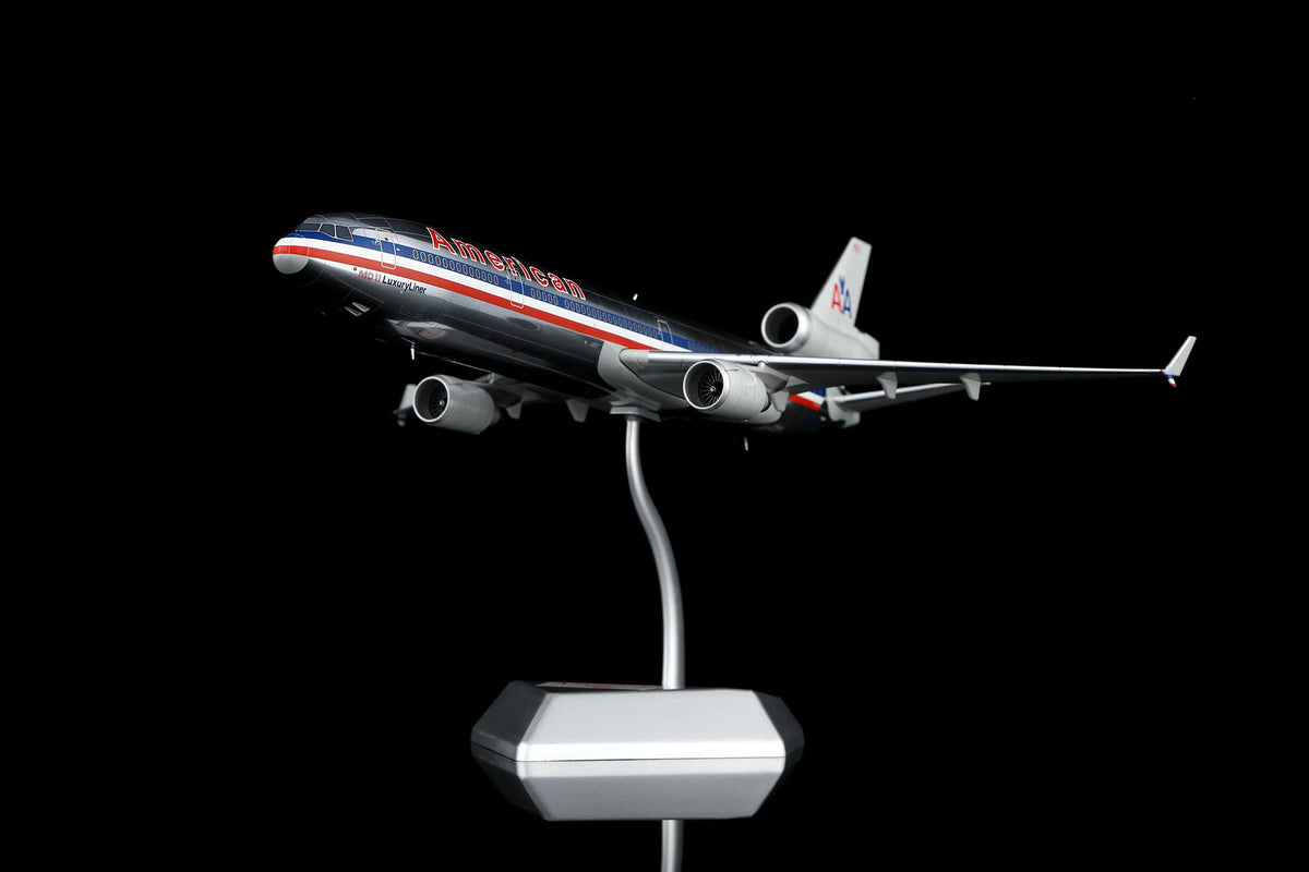 Pre-Order SQ Wings L2228 1:200 American Airlines MD-11 N1767A