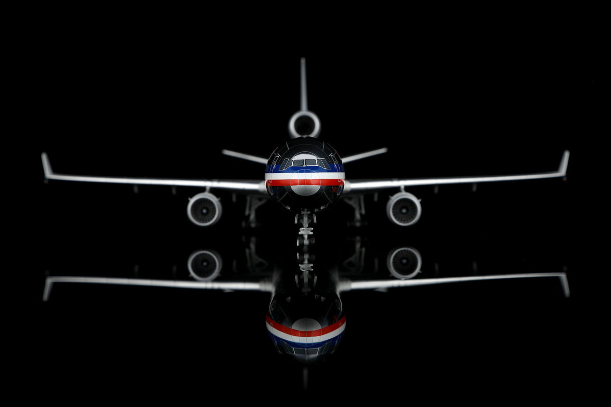 Pre-Order SQ Wings L2228 1:200 American Airlines MD-11 N1767A