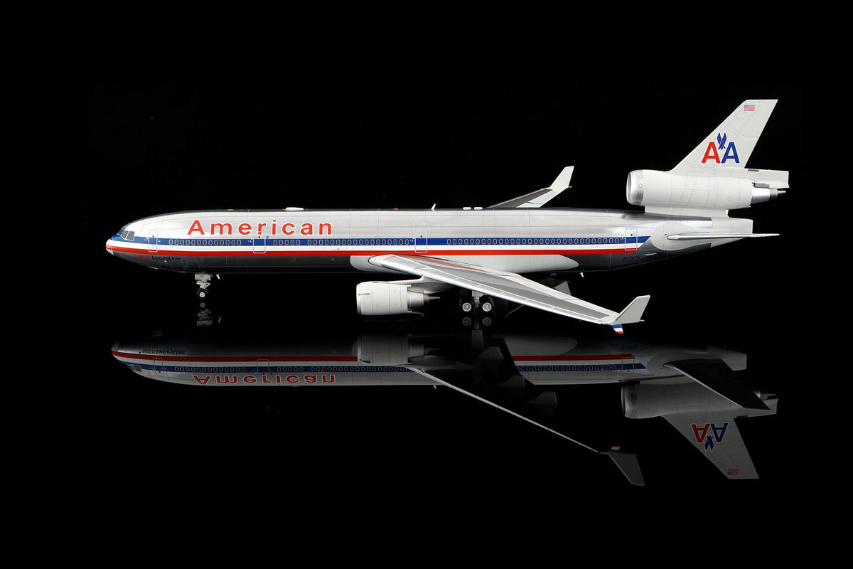 Pre-Order SQ Wings L2228 1:200 American Airlines MD-11 N1767A