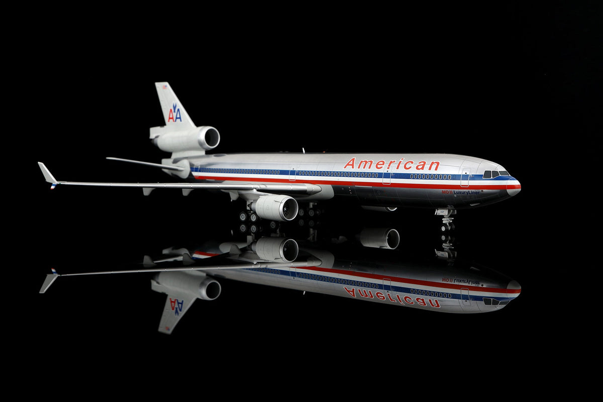 Pre-Order SQ Wings L2229 1:200 American Airlines MD-11 N1755