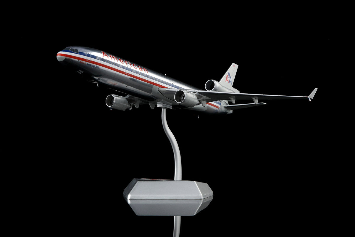 Pre-Order SQ Wings L2229F 1:200 American Airlines MD-11 N1755 "Flaps Down"