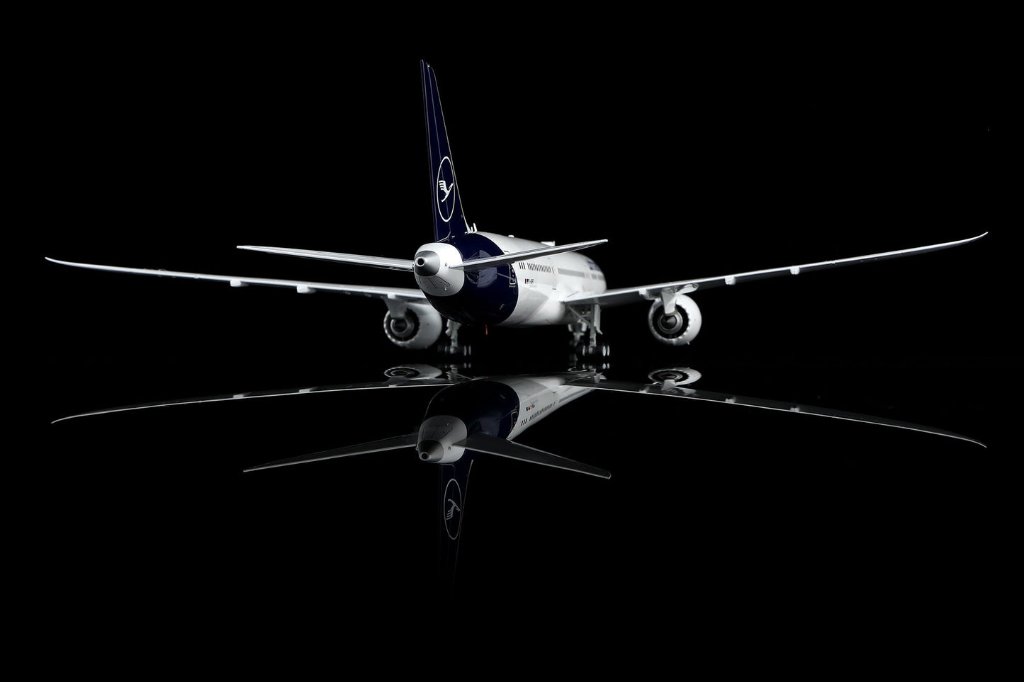 Pre-Order SQ Wings L2278 1:200 Lufthansa B787-9 D-ABPF