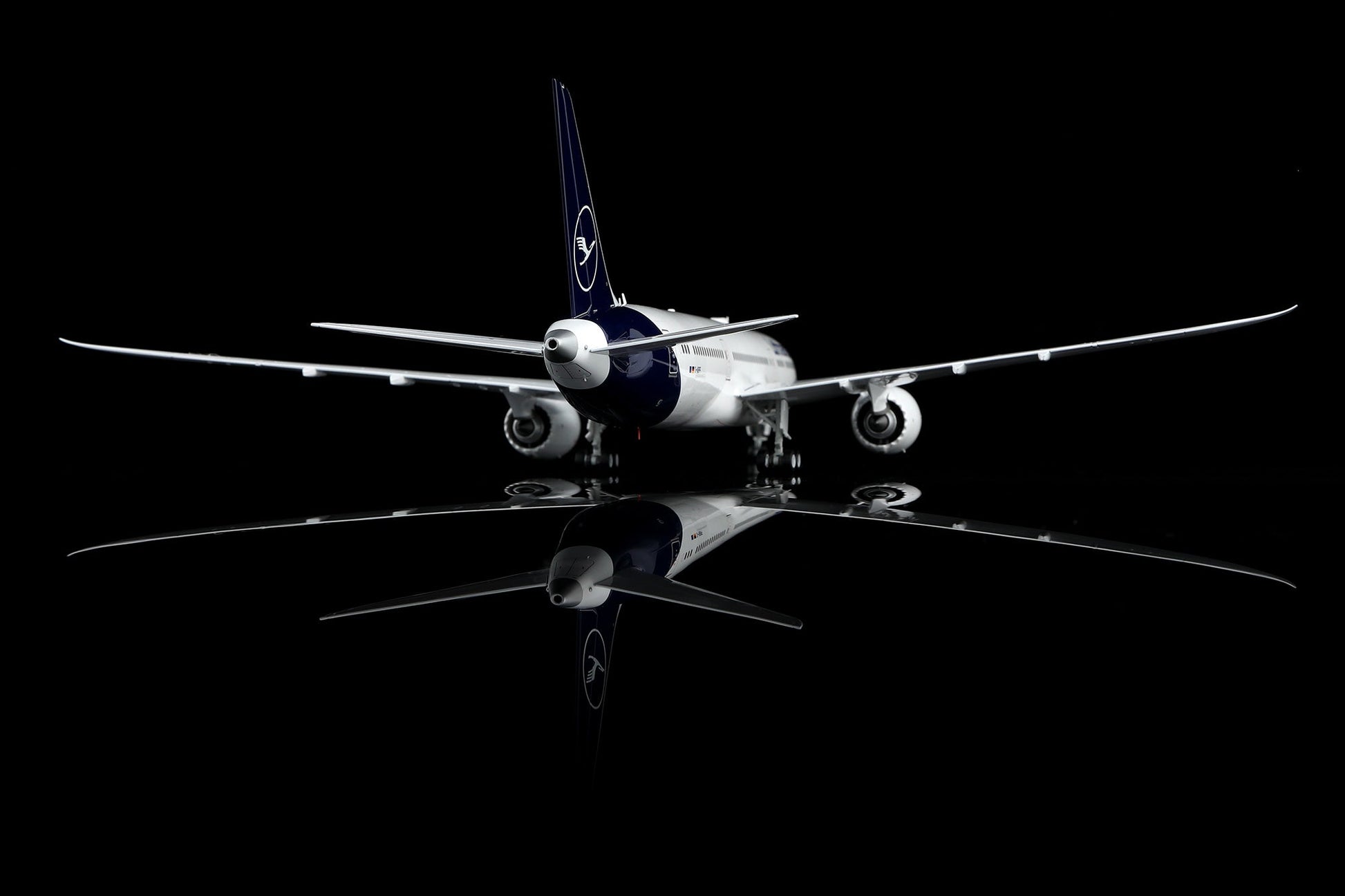 Pre-Order SQ Wings L2278 1:200 Lufthansa B787-9 D-ABPF