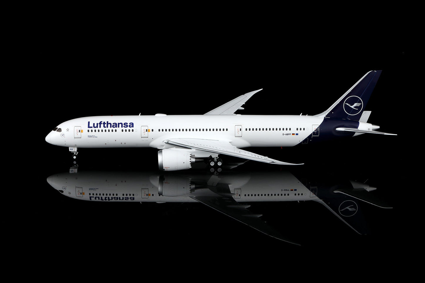 Pre-Order SQ Wings L2278 1:200 Lufthansa B787-9 D-ABPF