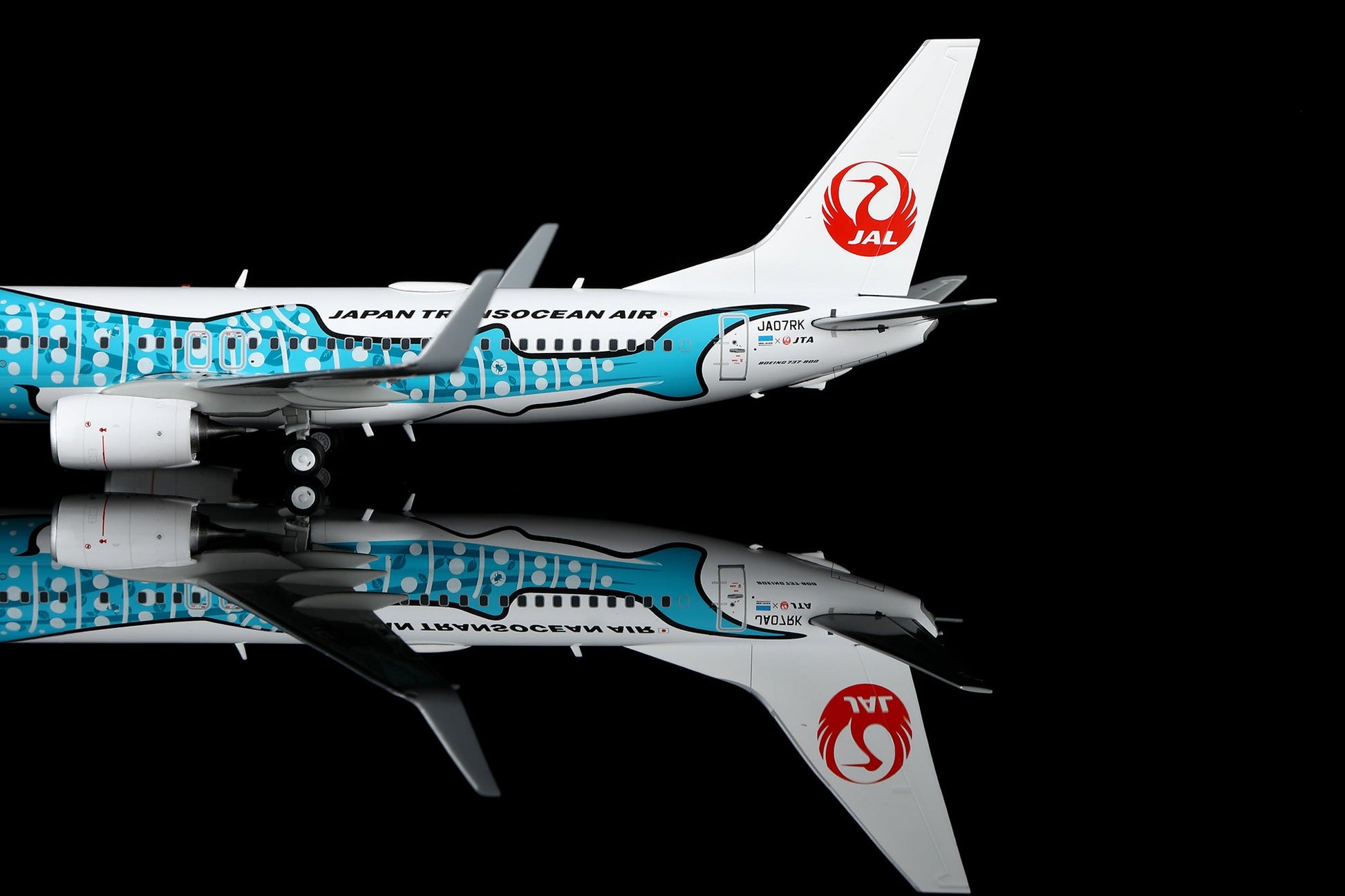 Pre-Order SQ Wings L2347 1:200 Japan Transocean Air B737-800 JA07RK Yui Jinbei