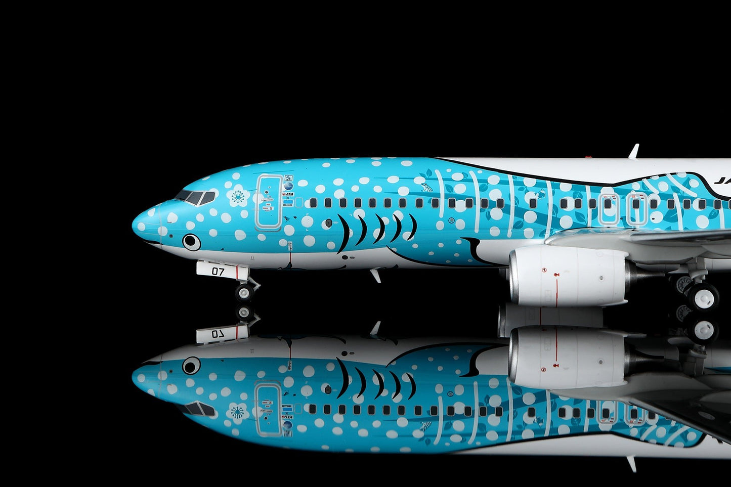 Pre-Order SQ Wings L2347 1:200 Japan Transocean Air B737-800 JA07RK Yui Jinbei
