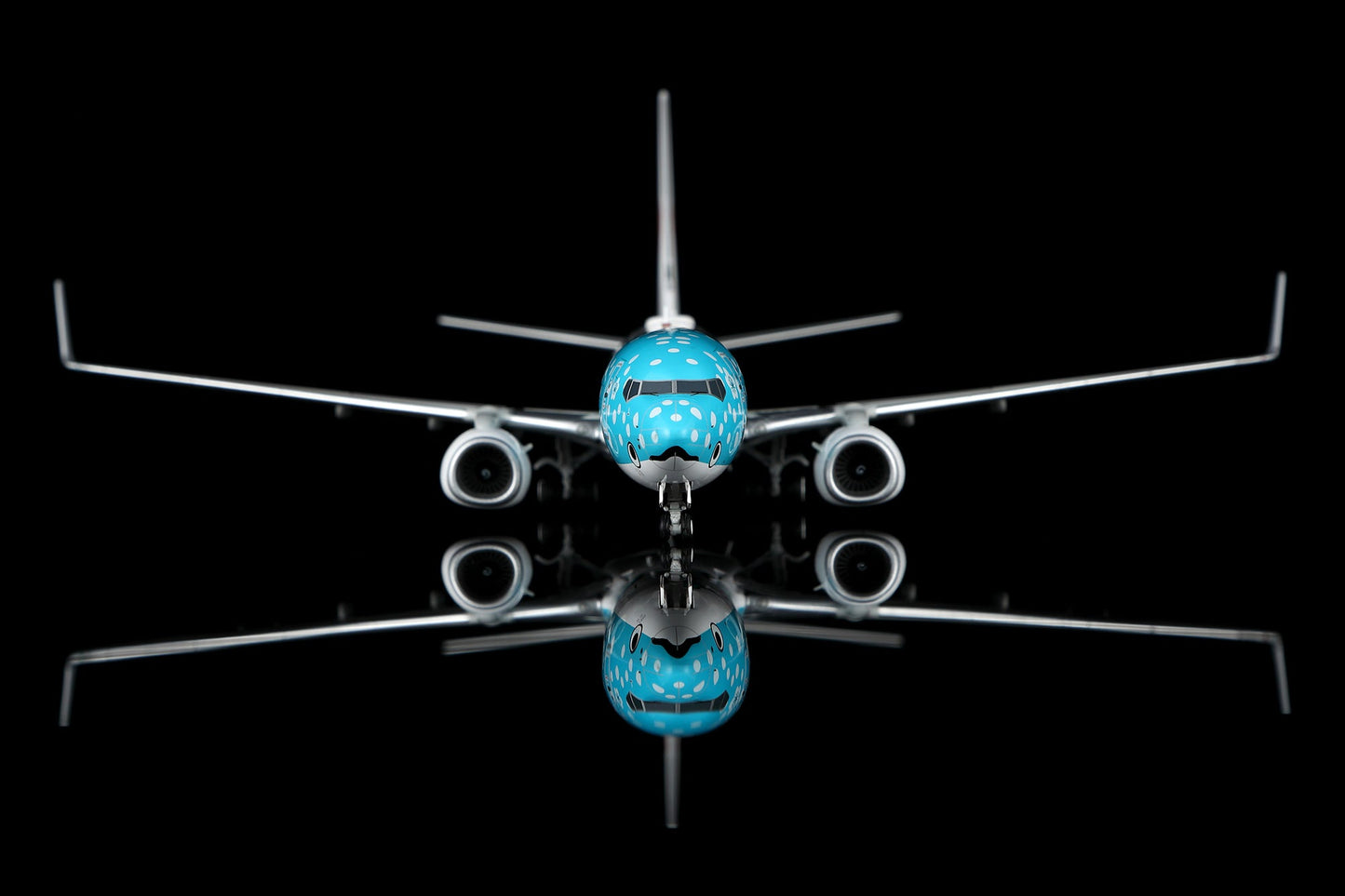 Pre-Order SQ Wings L2347 1:200 Japan Transocean Air B737-800 JA07RK Yui Jinbei