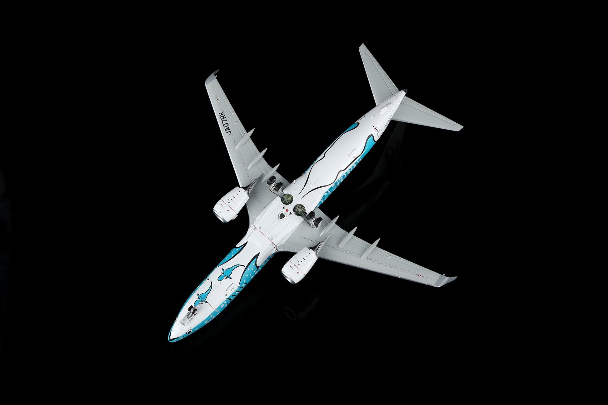 Pre-Order SQ Wings L2347 1:200 Japan Transocean Air B737-800 JA07RK Yui Jinbei