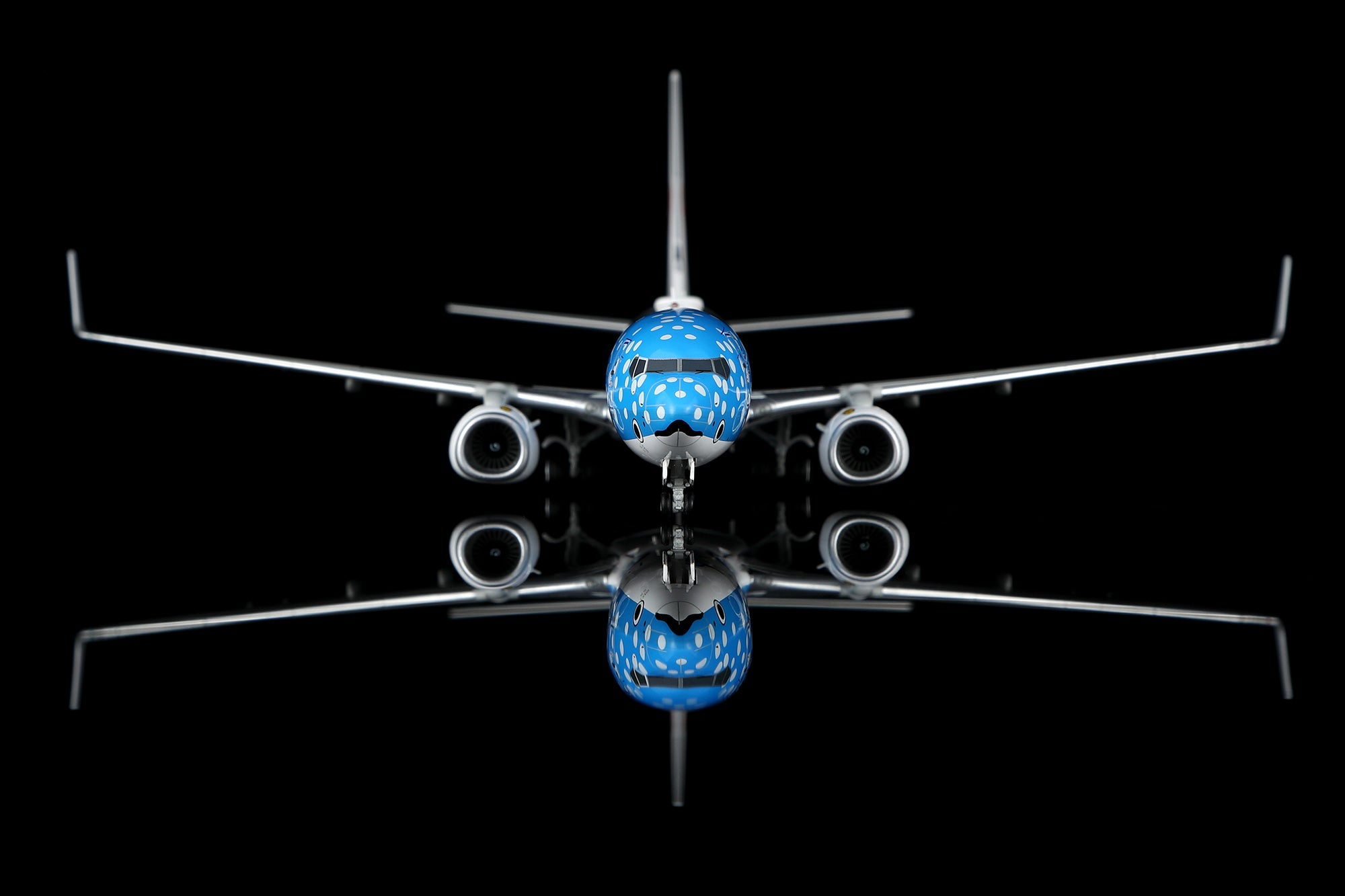SQ Wings L2348 1:200 Japan Transocean Air 737-800 Jinbei Jet – MTS