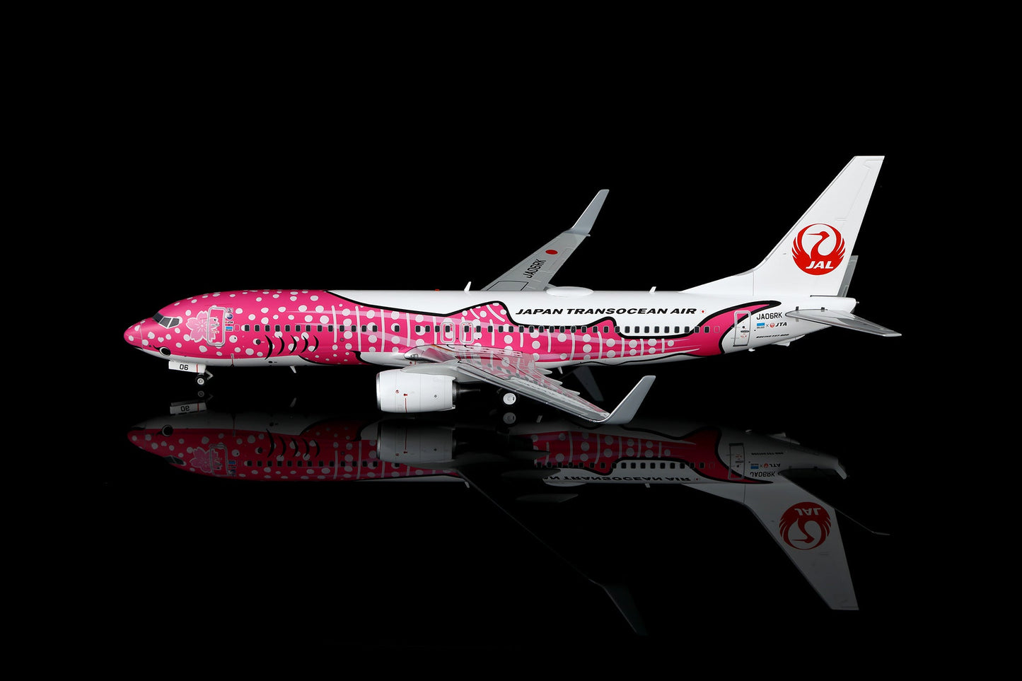 Pre-Order SQ Wings L2349 1:200 Japan Transocean Air B737-800 JA06RK Sakura Jimbei