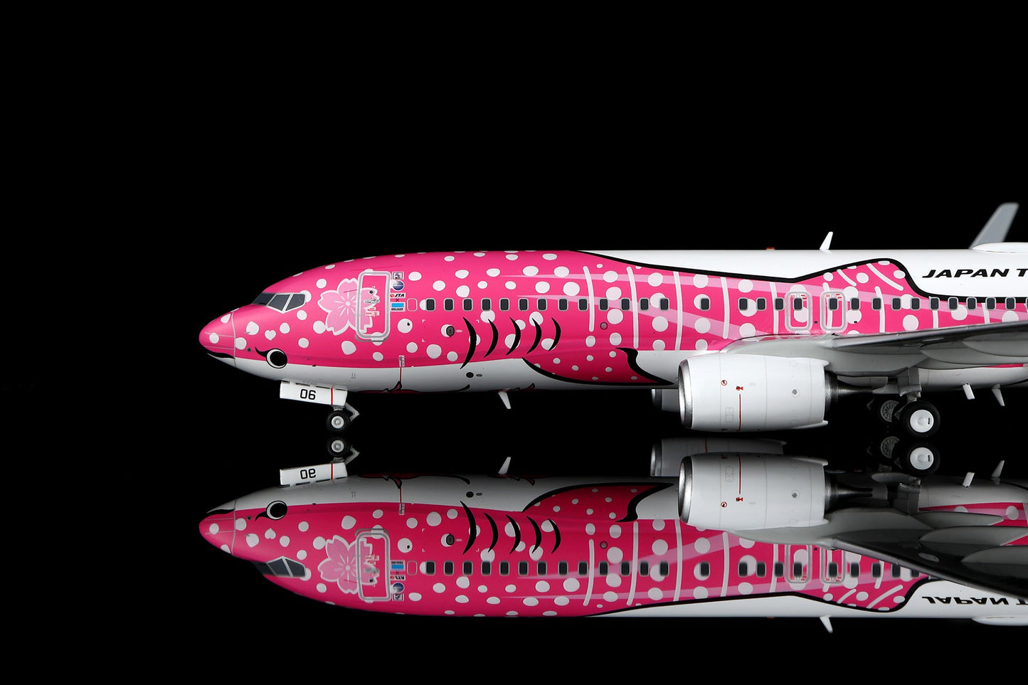 Pre-Order SQ Wings L2349 1:200 Japan Transocean Air B737-800 JA06RK Sakura Jimbei