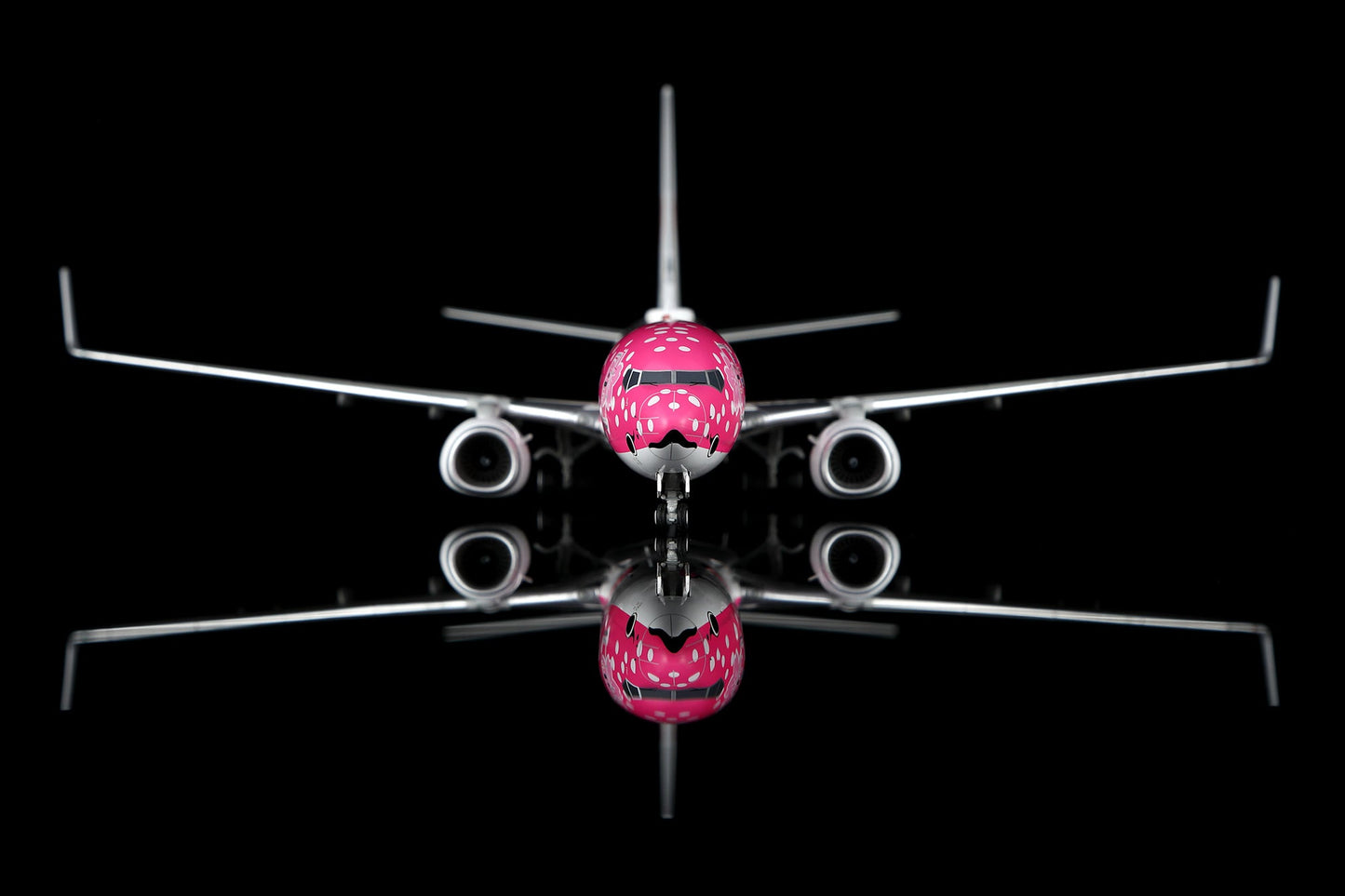 Pre-Order SQ Wings L2349 1:200 Japan Transocean Air B737-800 JA06RK Sakura Jimbei