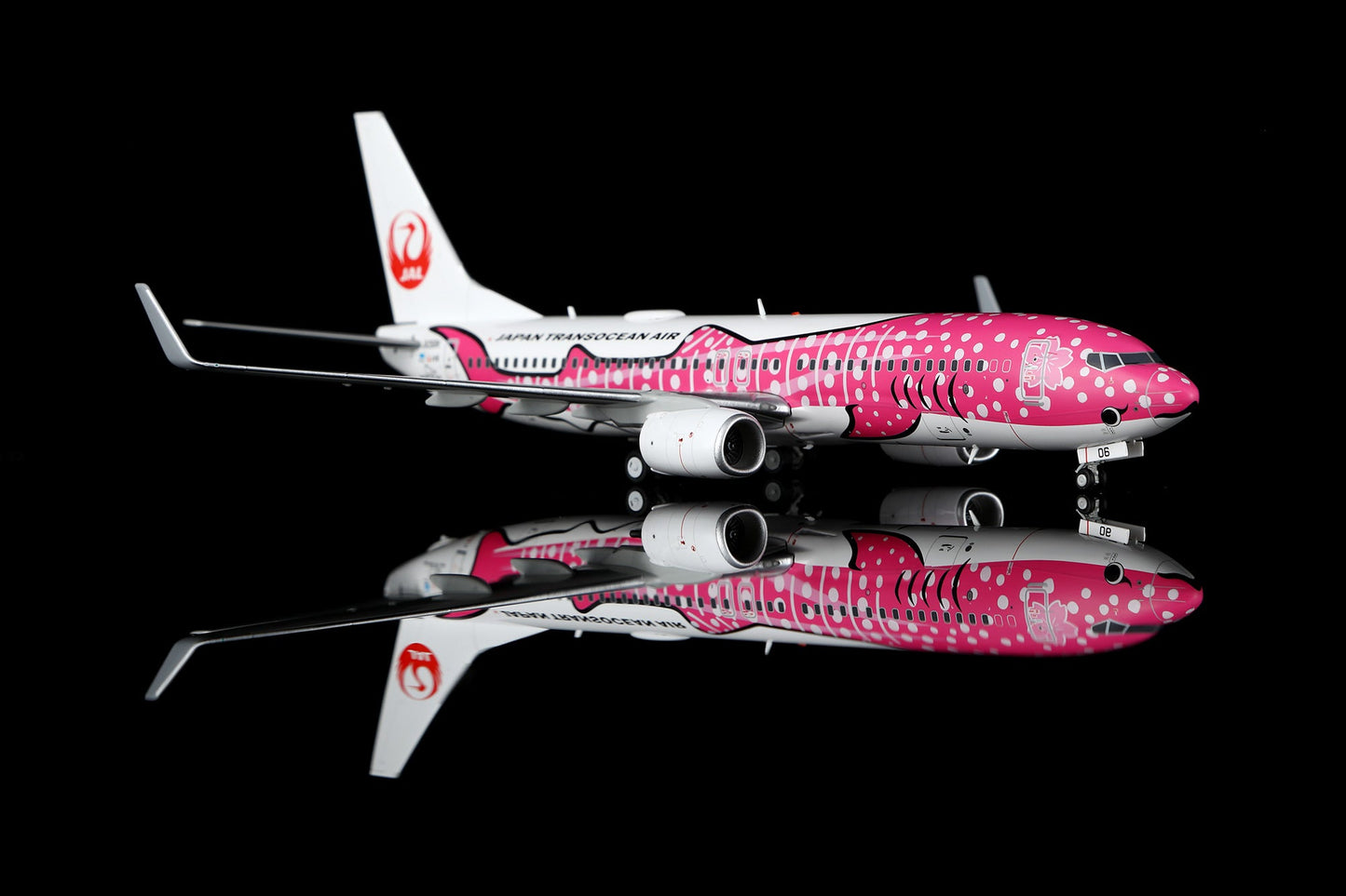 Pre-Order SQ Wings L2349 1:200 Japan Transocean Air B737-800 JA06RK Sakura Jimbei