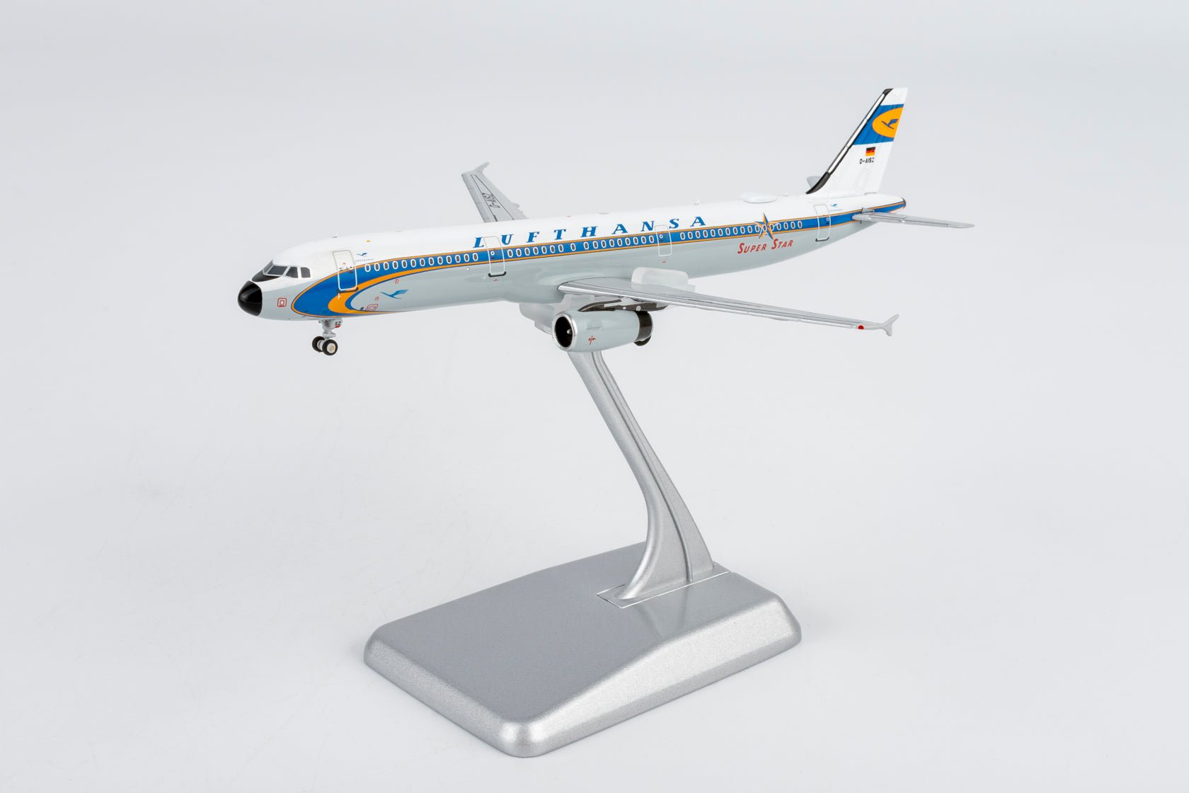 Pre-Order [ULTIMATE] NG Models 13159 1:400 Lufthansa A321-200 D-AISZ Super Star heritage livery; Luxurious packaging