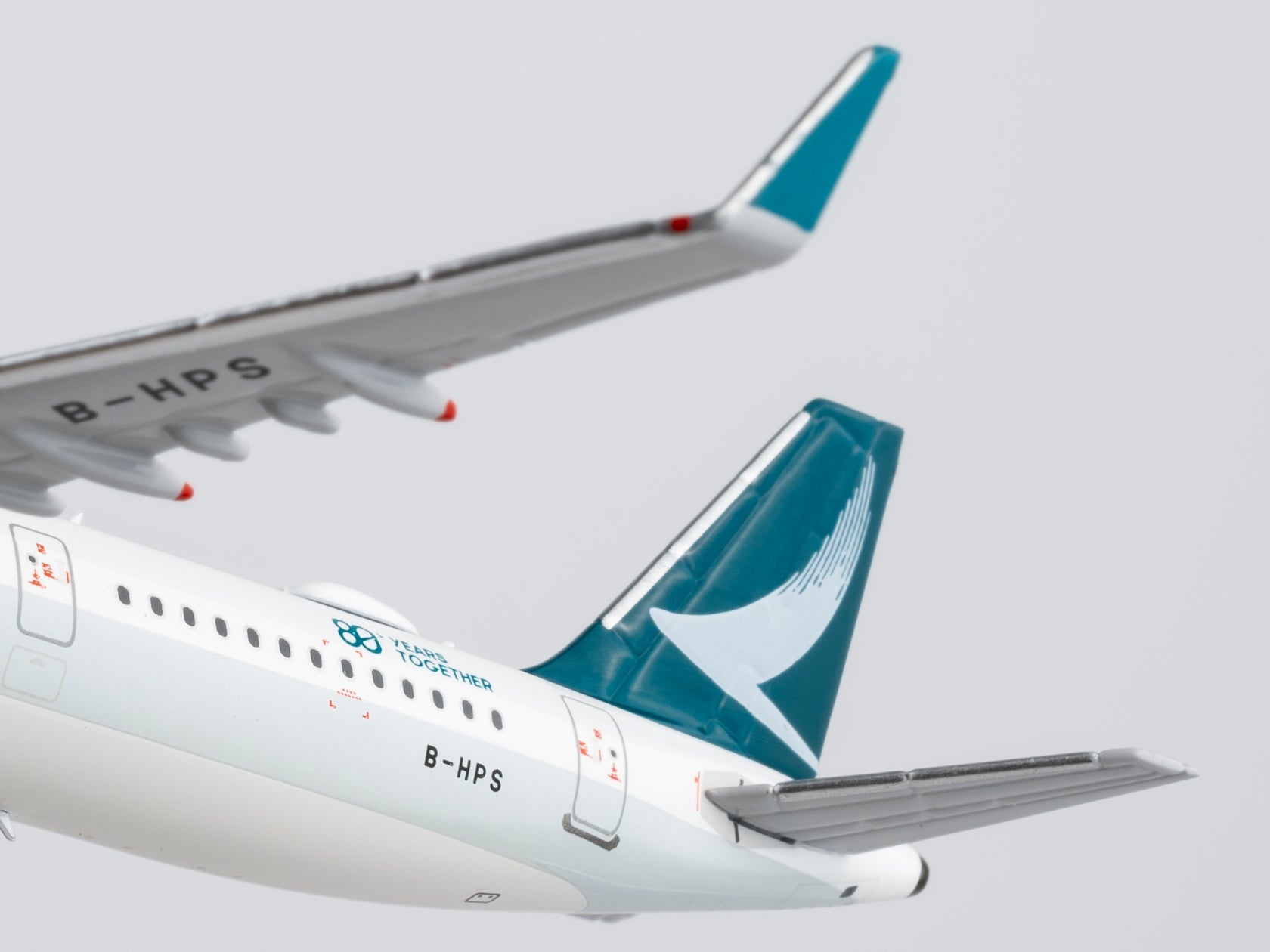 Pre-Order [ULTIMATE] NG Models 13164 1:400 Cathay Pacific Airways A321neo B-HPS "80 Years Together" sticker; Luxurious packaging