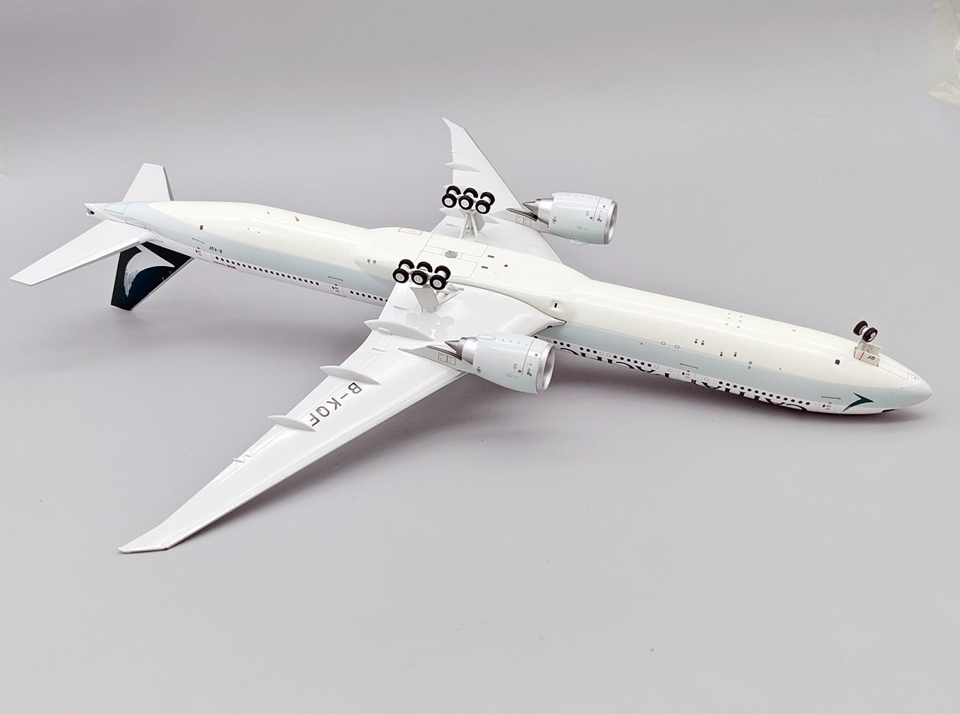 Pre - Order White Box Models WB - 777 - 3 - 023 1:200 Boeing 777 - 367ER Cathay Pacific B - KQF