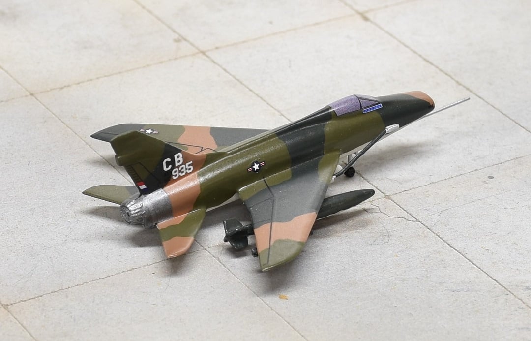 Sky Classics 1:200 SCF10003 F - 100 Super Sabre 90th TFS, 3rd TFW Bein Hoa 1967