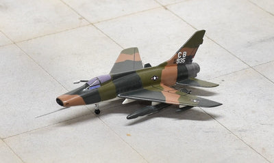 Sky Classics 1:200 SCF10003 F - 100 Super Sabre 90th TFS, 3rd TFW Bein Hoa 1967