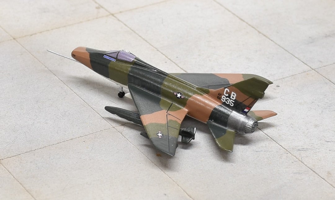 Sky Classics 1:200 SCF10003 F - 100 Super Sabre 90th TFS, 3rd TFW Bein Hoa 1967