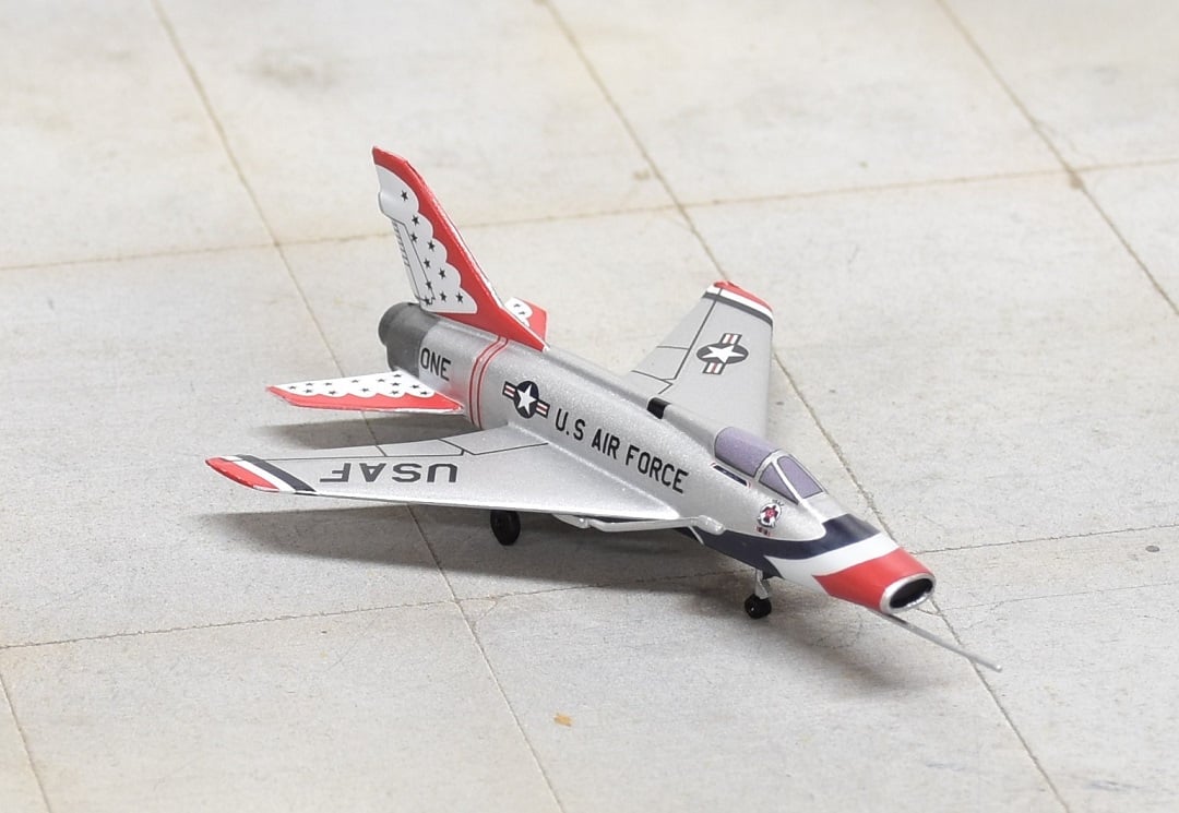 Sky Classics 1:200 SCF100TB01 F - 100 Super Sabre Thunderbirds 1