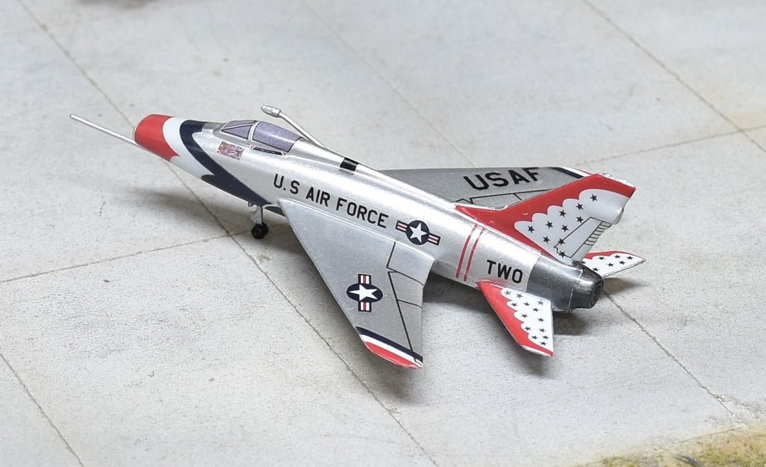 Sky Classics 1:200 SCF100TB02 F - 100 Super Sabre Thunderbirds 2