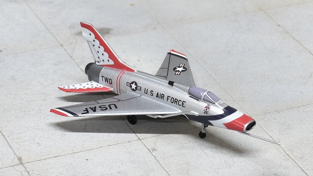 Sky Classics 1:200 SCF100TB02 F - 100 Super Sabre Thunderbirds 2