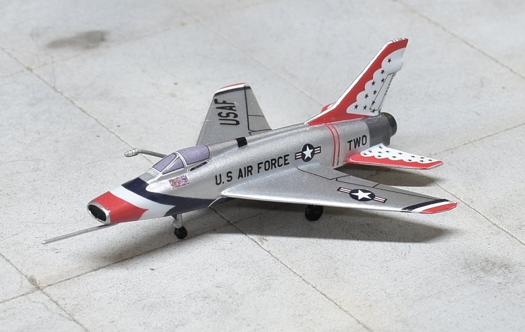 Sky Classics 1:200 SCF100TB02 F - 100 Super Sabre Thunderbirds 2