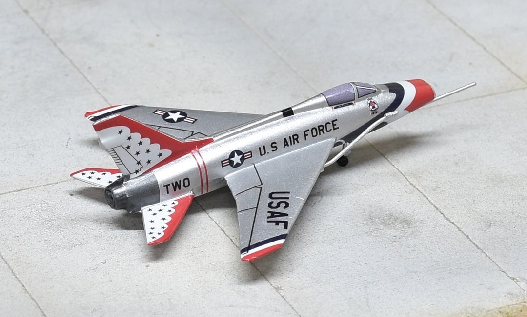 Sky Classics 1:200 SCF100TB02 F - 100 Super Sabre Thunderbirds 2