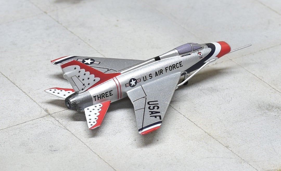 Sky Classics 1:200 SCF100TB03 F - 100 Super Sabre Thunderbirds 3