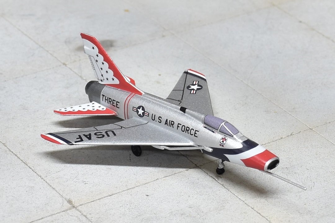 Sky Classics 1:200 SCF100TB03 F - 100 Super Sabre Thunderbirds 3
