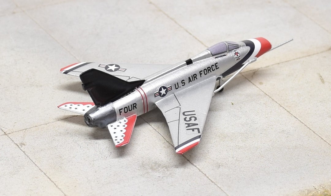 Sky Classics 1:200 SCF100TB04 F - 100 Super Sabre Thunderbirds 4