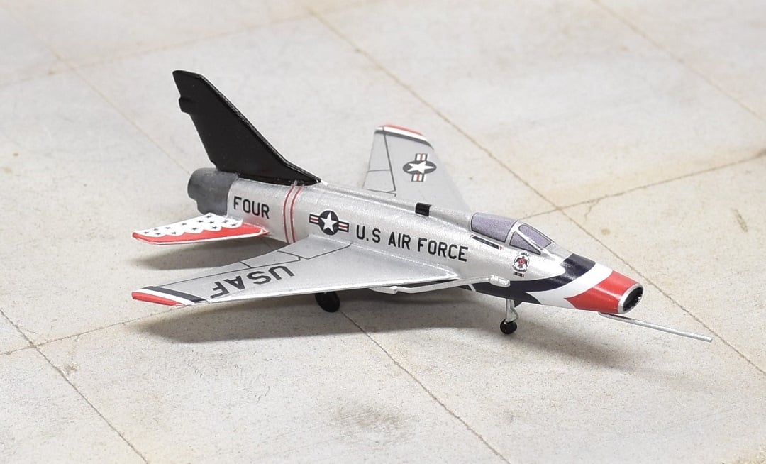 Sky Classics 1:200 SCF100TB04 F - 100 Super Sabre Thunderbirds 4