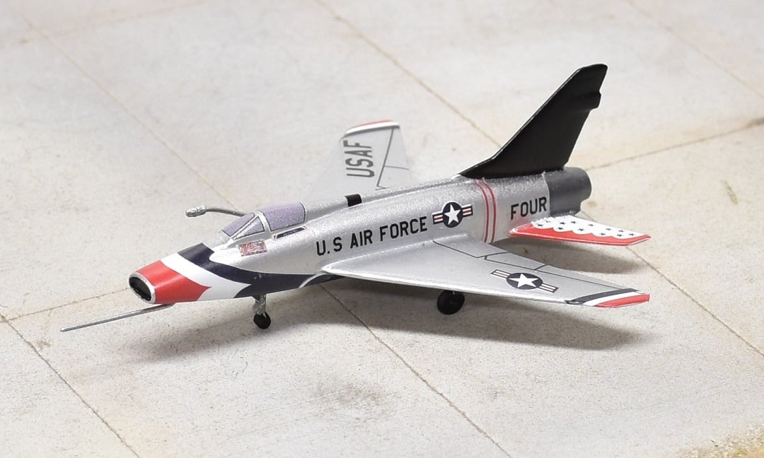 Sky Classics 1:200 SCF100TB04 F - 100 Super Sabre Thunderbirds 4