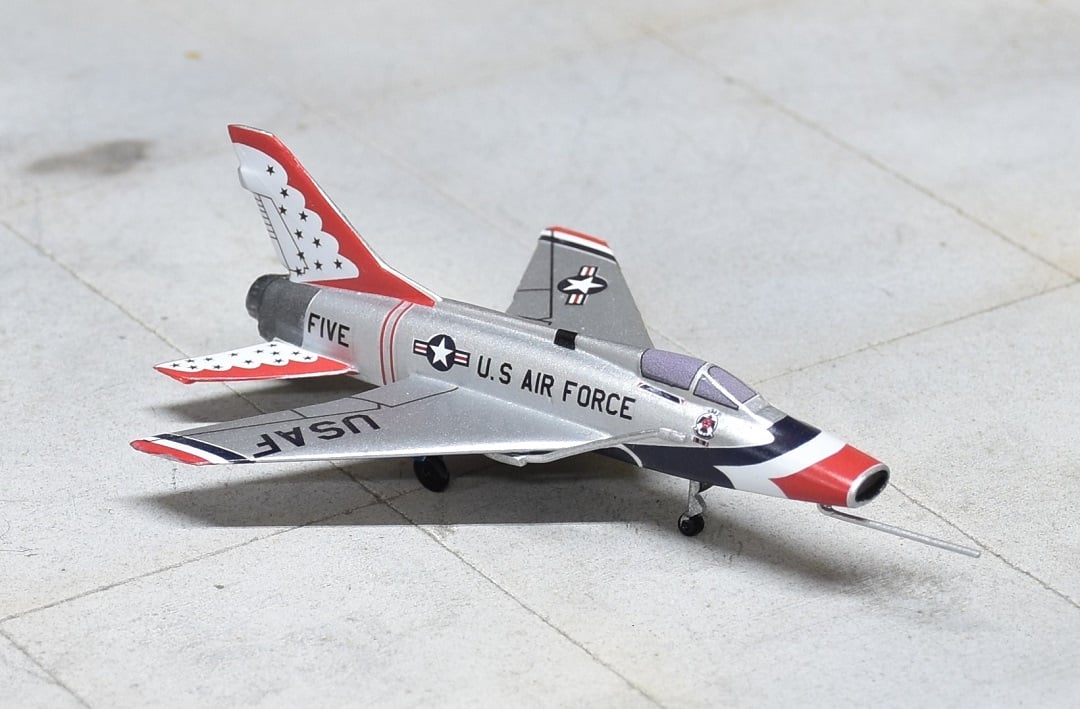 Sky Classics 1:200 SCF100TB05 F - 100 Super Sabre Thunderbirds 5